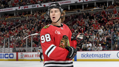 Connor Bedard solmii viisivuotisen jatkosopimuksen Chicago Blackhawksin kanssa